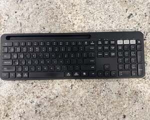 FD K913T Multi-Device Wireless Keyboard with Integrated Tablet/Phone Cradle